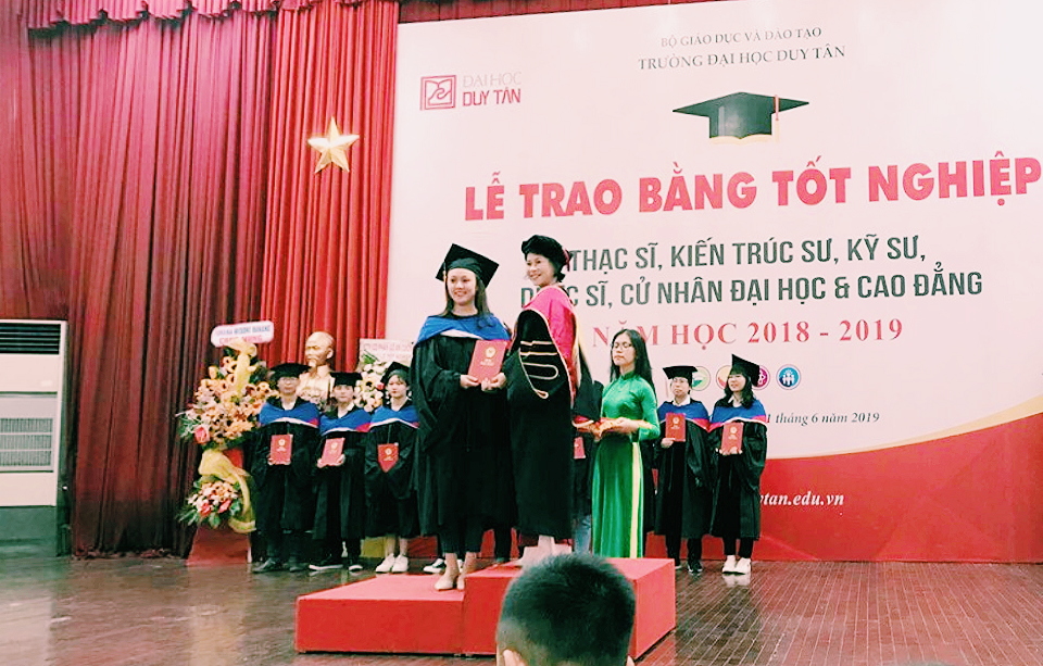 TRƯỜNG ĐẠI HỌC DUY TÂN TỔ CHỨC LỄ TRAO BẰNG TỐT NGHIỆP CỬ NHÂN NGÀNH LUẬT KINH TẾ NĂM 2019