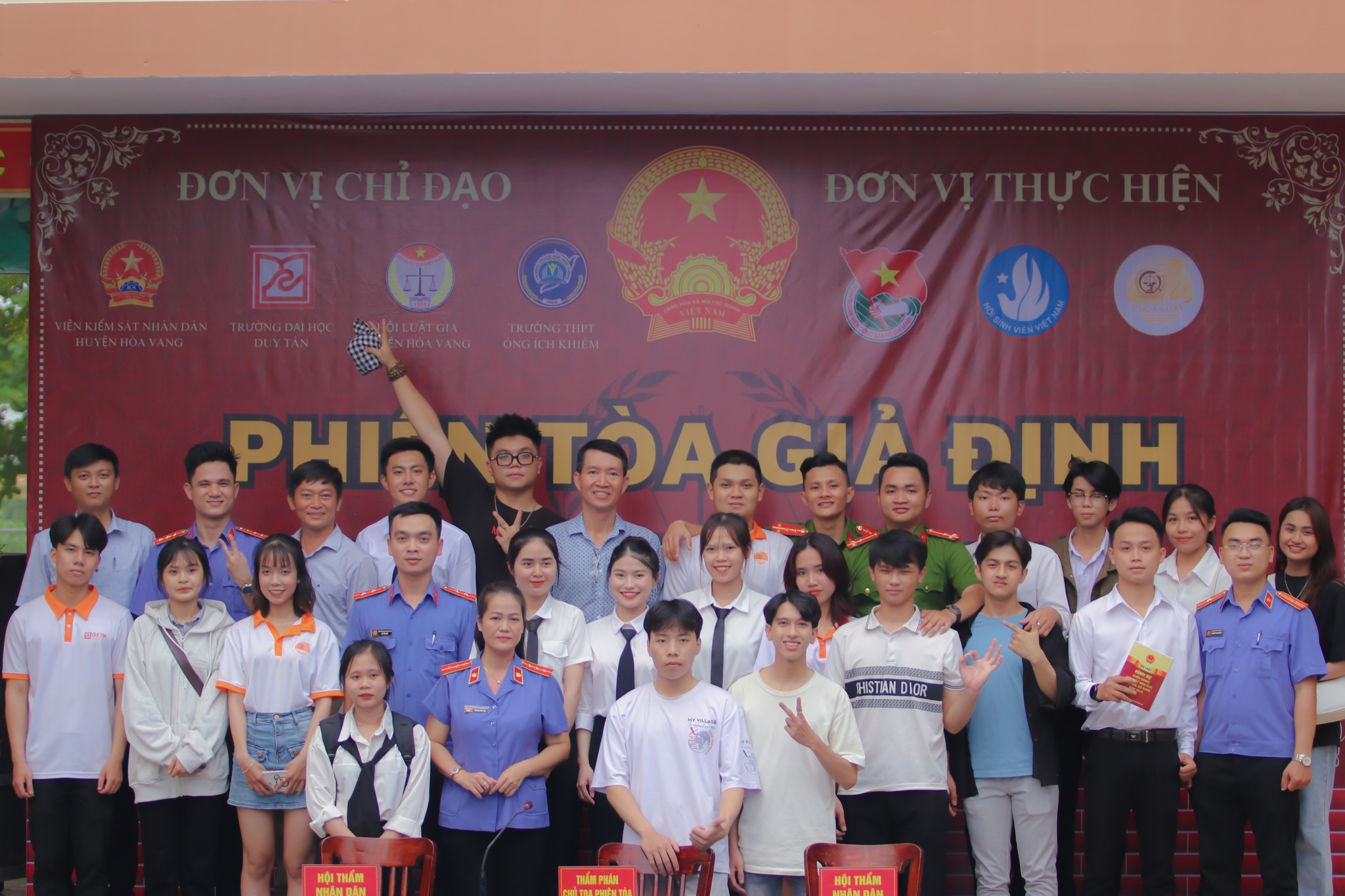 KHOA LUẬT ĐẠI HỌC DUY TÂN TỔ CHỨC PHIÊN TÒA GIẢ ĐỊNH TUYÊN TRUYỀN PHÁP LUẬT VỀ BẠO LỰC HỌC ĐƯỜNG