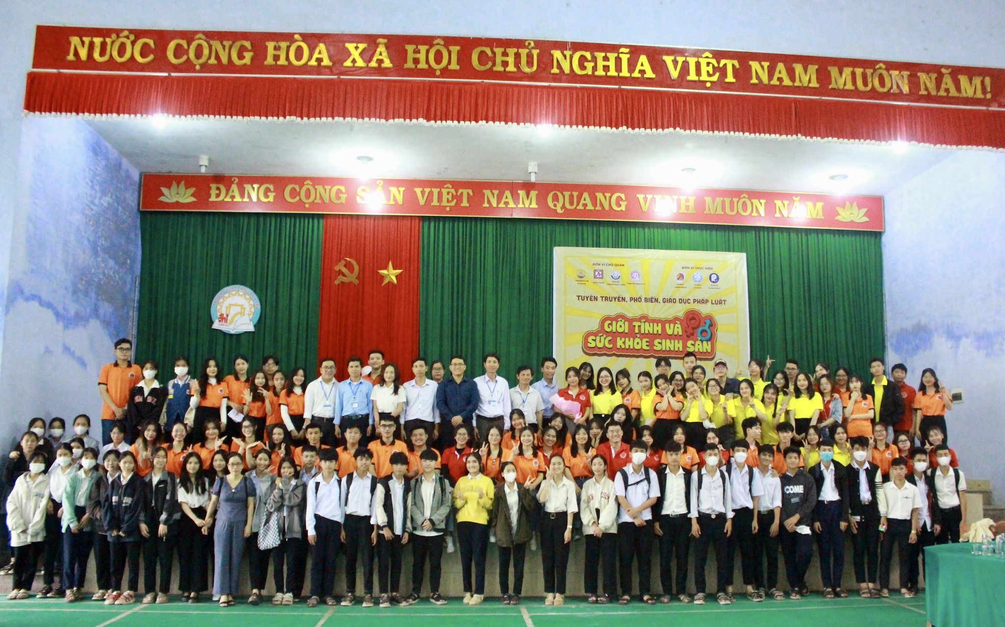 CLB LUẬT GIA TRẺ, TRƯỜNG ĐẠI HỌC DUY TÂN PHỐI HỢP CLB KHOA HỌC PHÁP LÝ, TRƯỜNG ĐẠI HỌC KINH TẾ VÀ CLB LUẬT GIA TƯƠNG LAI, TRƯỜNG ĐẠI HỌC LUẬT HUẾ TỔ CHỨC TUYÊN TRUYỀN PHÁP LUẬT