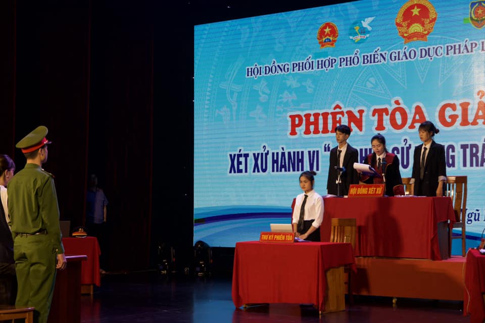 KHOA LUẬT - ĐẠI HỌC DUY TÂN HƯỞNG ỨNG NGÀY PHÁP LUẬT VIỆT NAM