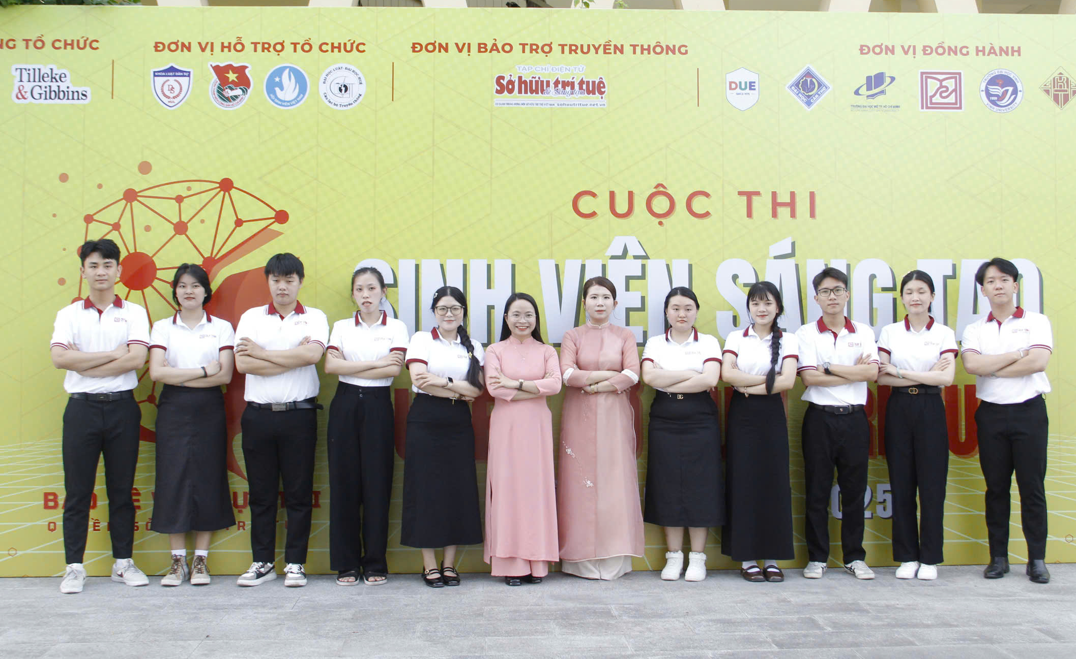 SINH VIÊN KHOA LUẬT GIÀNH "CÚ ĐÚP"  ẤN TƯỢNG TẠI CUỘC THI SINH VIÊN SÁNG TẠO VÀ QUYỀN SỞ HỮU TRÍ TUỆ LẦN V