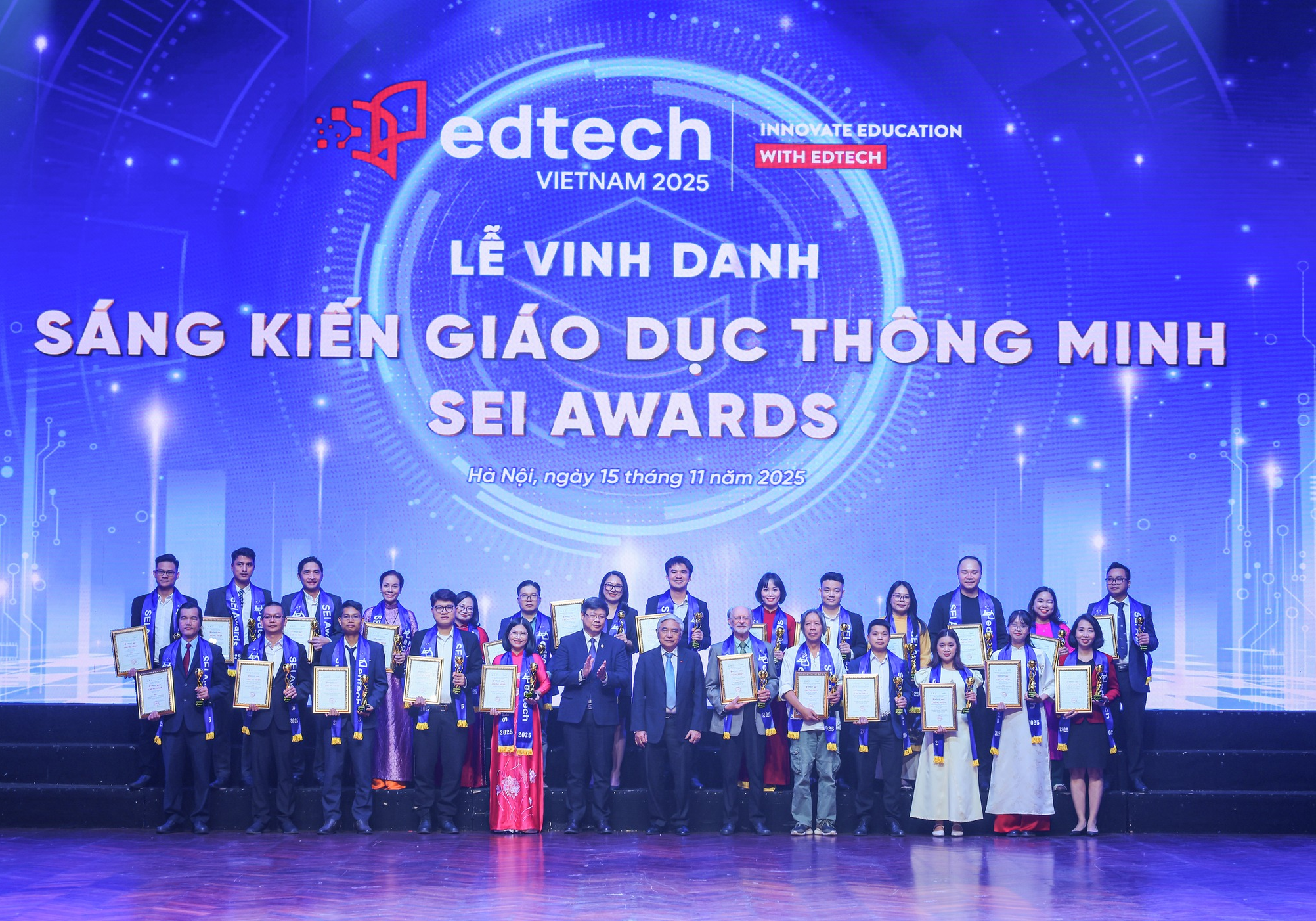 Đại học Duy Tân được vinh danh tại lễ trao thưởng Sáng kiến Giáo dục thông minh- EdTech Việt Nam 2025 – SEI Awards.