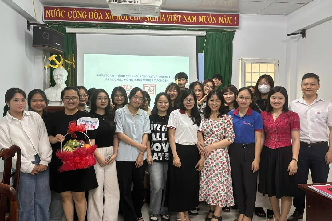 MEETING CEREMONY BETWEEN DUY TAN UNIVERSITY STUDENTS AND ATAX AUDITING AND TAX CONSULTING COMPANY️