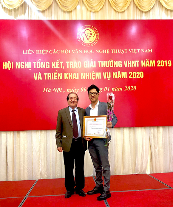 Giảng viên Nguyễn Tiến Việt giành giải C tại giải thưởng Văn học - Nghệ thuật 2019
