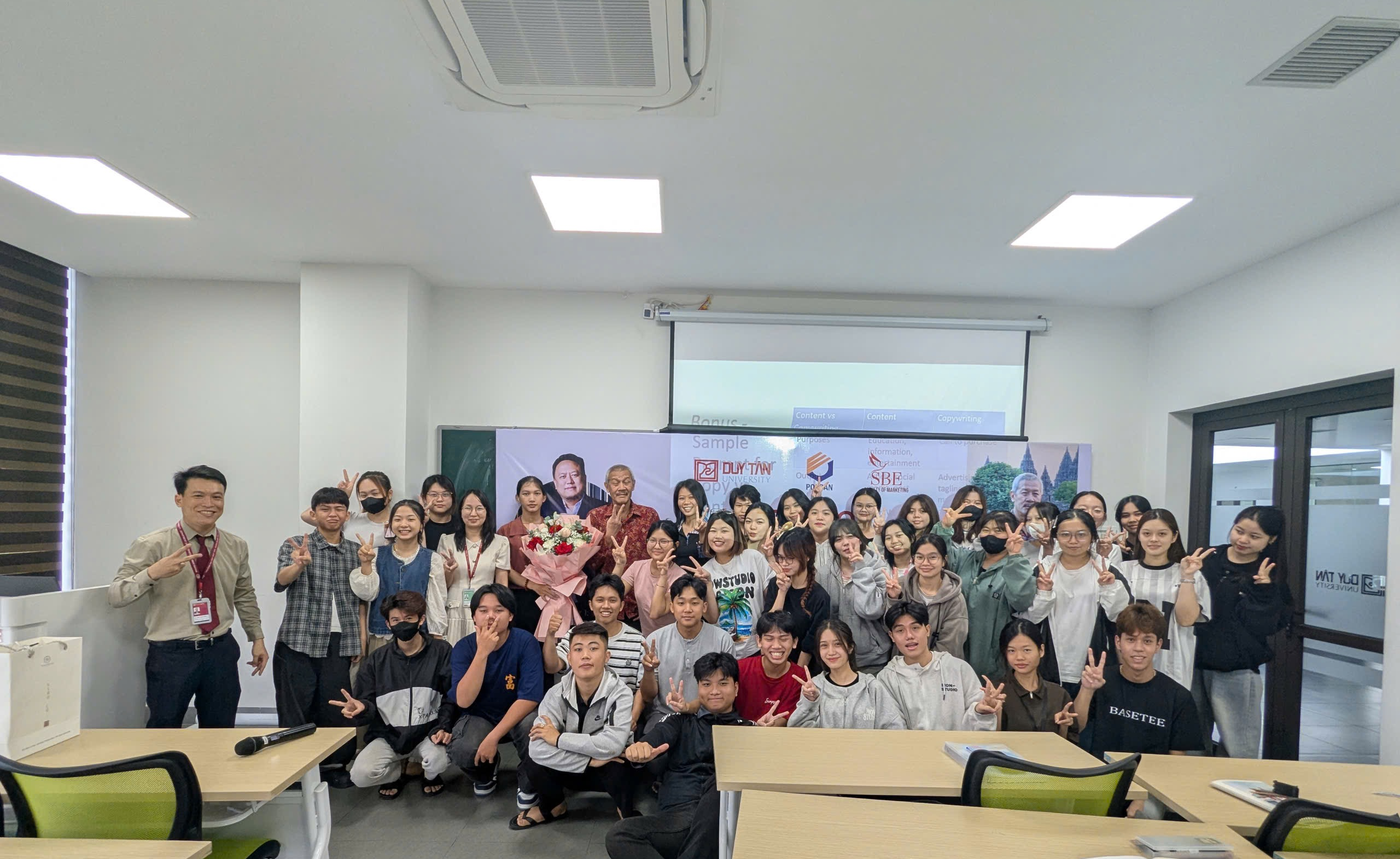 Workshop về “Ứng dụng AI để phát triển và tối ưu kỹ năng Marketing” dành cho các bạn sinh viên Khoa Marketing