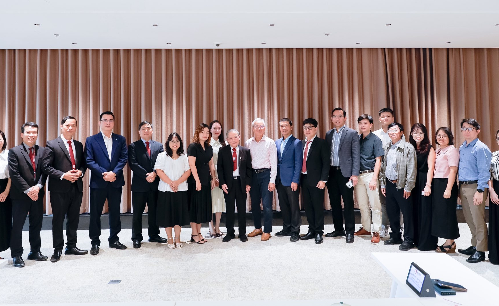 Hiệp hội Thương mại điện tử Việt Nam (VECOM) thăm và làm làm việc tại Đại học Duy Tân