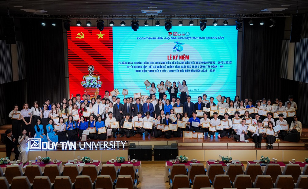 Kỷ niệm 75 năm ngày truyền thống HS-SV: Sinh viên LHSS được tuyên dương vì những thành tích nổi bật