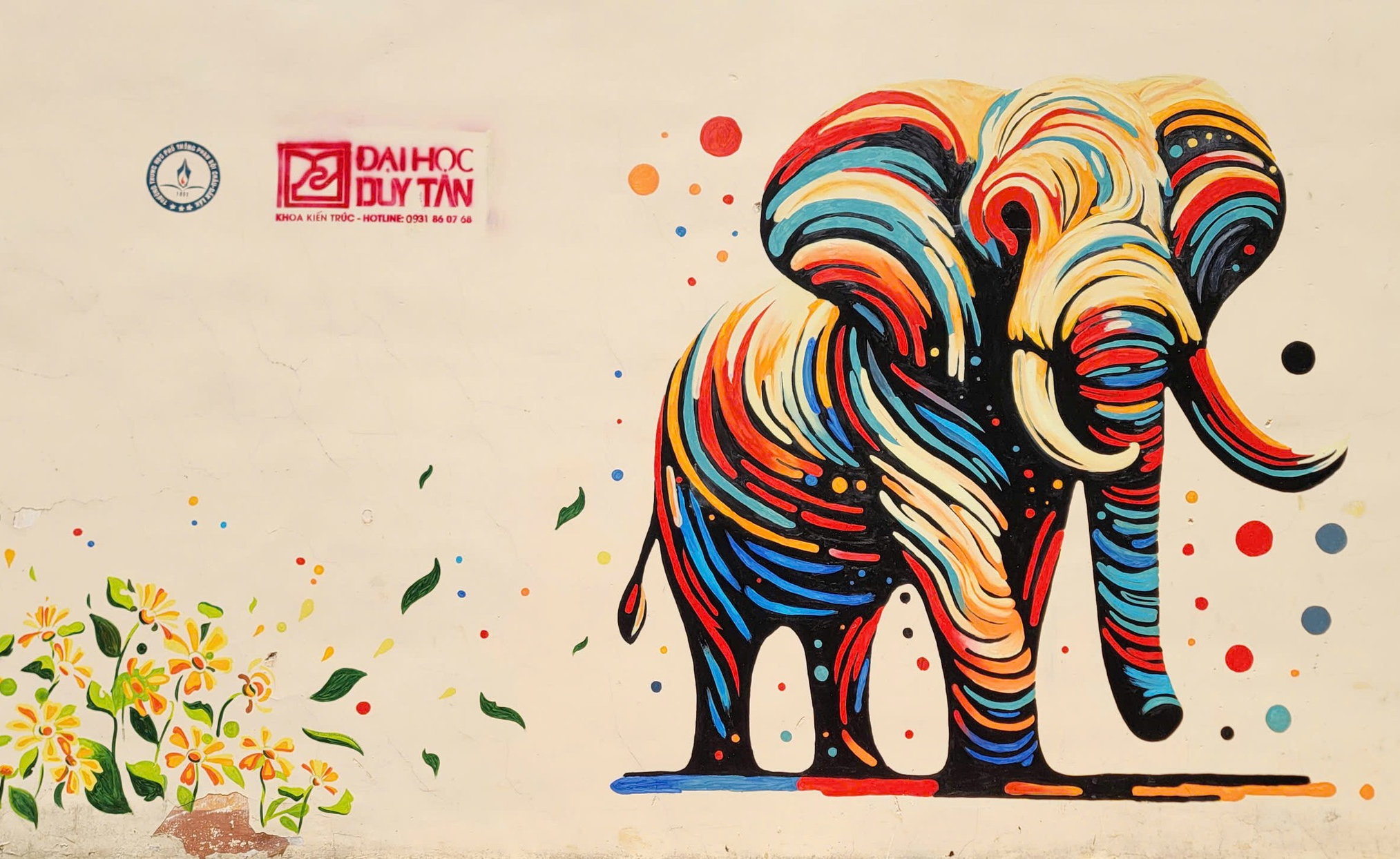 🎨 SINH VIÊN DUY TÂN “BẮN TIM” ĐẾN HỌC SINH CÁC TRƯỜNG THPT Ở ĐẮK LẮK VỚI NHỮNG MÓN QUÀ VÔ CÙNG ĐẶC BIỆT ! 