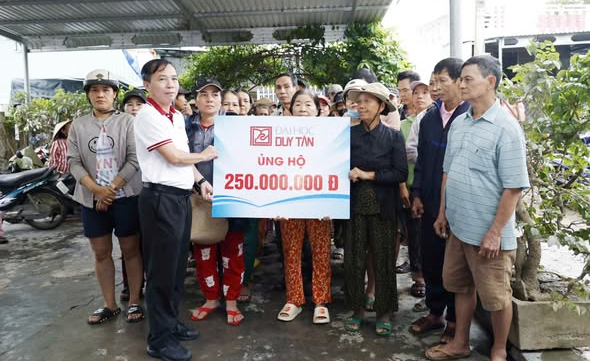 ĐẠI HỌC DUY TÂN CHUNG TAY HỖ TRỢ NGƯỜI DÂN CHỊU ẢNH HƯỞNG BỞI BÃO LŨ TẠI ĐẮK LẮK