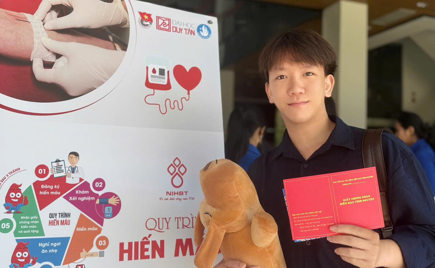 🥳 Vinh danh Phó Bí thư Đoàn trường NN-XHNV vì những đóng góp xuất sắc trong công tác Đoàn và phong trào Thanh niên