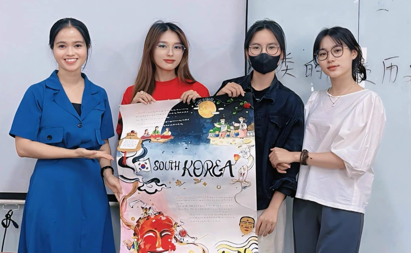 SINH VIÊN KHOA TIẾNG HÀN SÁNG TẠO TRONG CÁC ĐỒ ÁN CHO MÔN TRANH TÀI GIẢI PHÁP