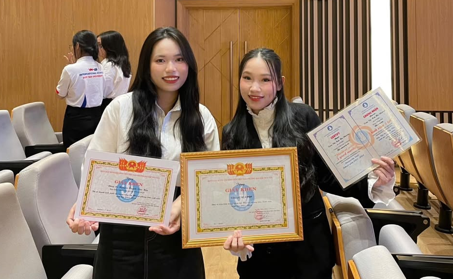 VINH DANH SINH VIÊN 5 TỐT CÁC CẤP VÀ TRAO THƯỞNG SINH VIÊN ĐẠT GIẢI TRONG NƯỚC VÀ QUỐC TẾ NĂM HỌC 2023-2024