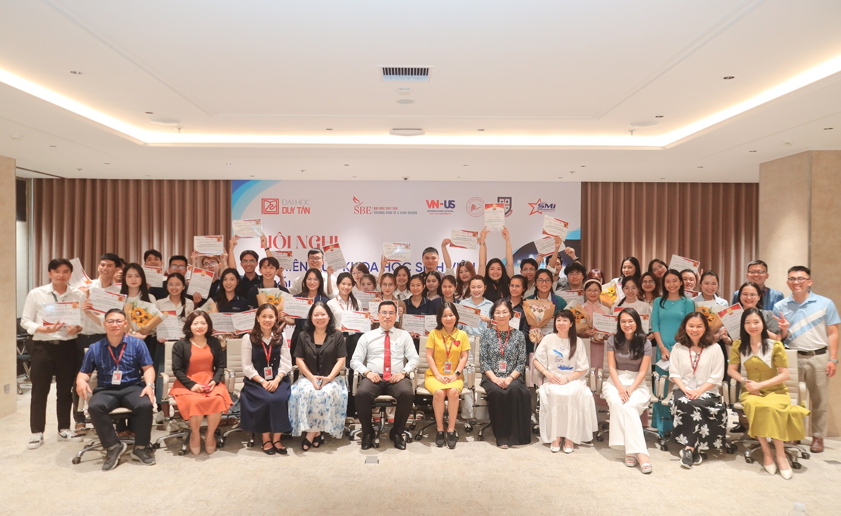 Sinh viên LHSS rinh giải Ba Hội nghị NCKH khối Kinh tế - XHNV 2025