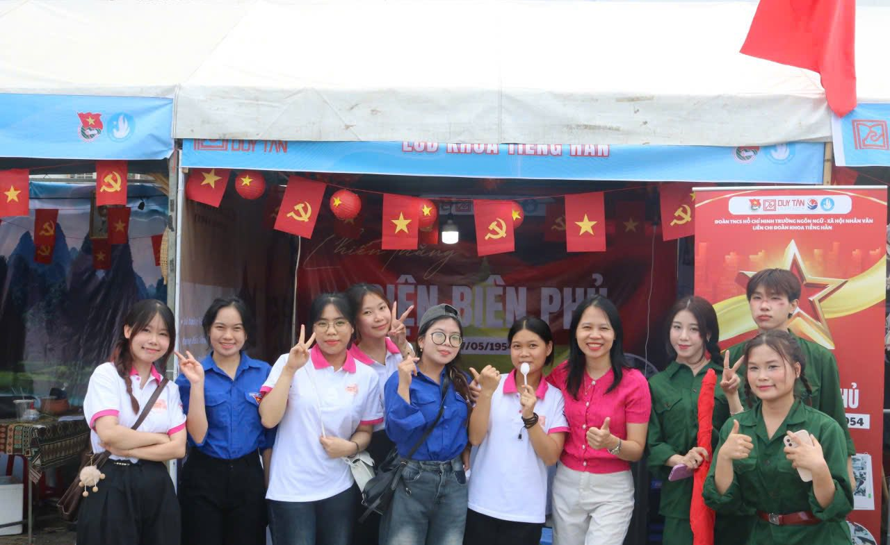 Khoa Tiếng Hàn, LHSS rộn ràng chào đón Tân sinh viên K31