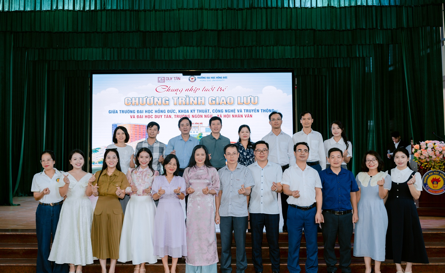 Chung nhịp Tuổi trẻ - Cầu nối giao lưu giữa Trường Đại học Hồng Đức và Trường NN-XHNV, Đại học Duy Tân