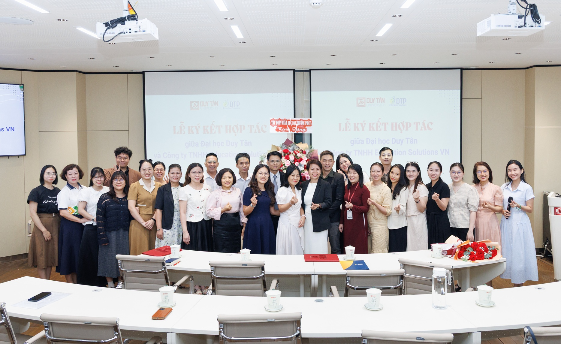 Nâng tầm chuẩn đầu ra ngoại ngữ: Bước tiến mới từ Lễ ký kết hợp tác giữa Đại học Duy Tân và Education Solutions VN