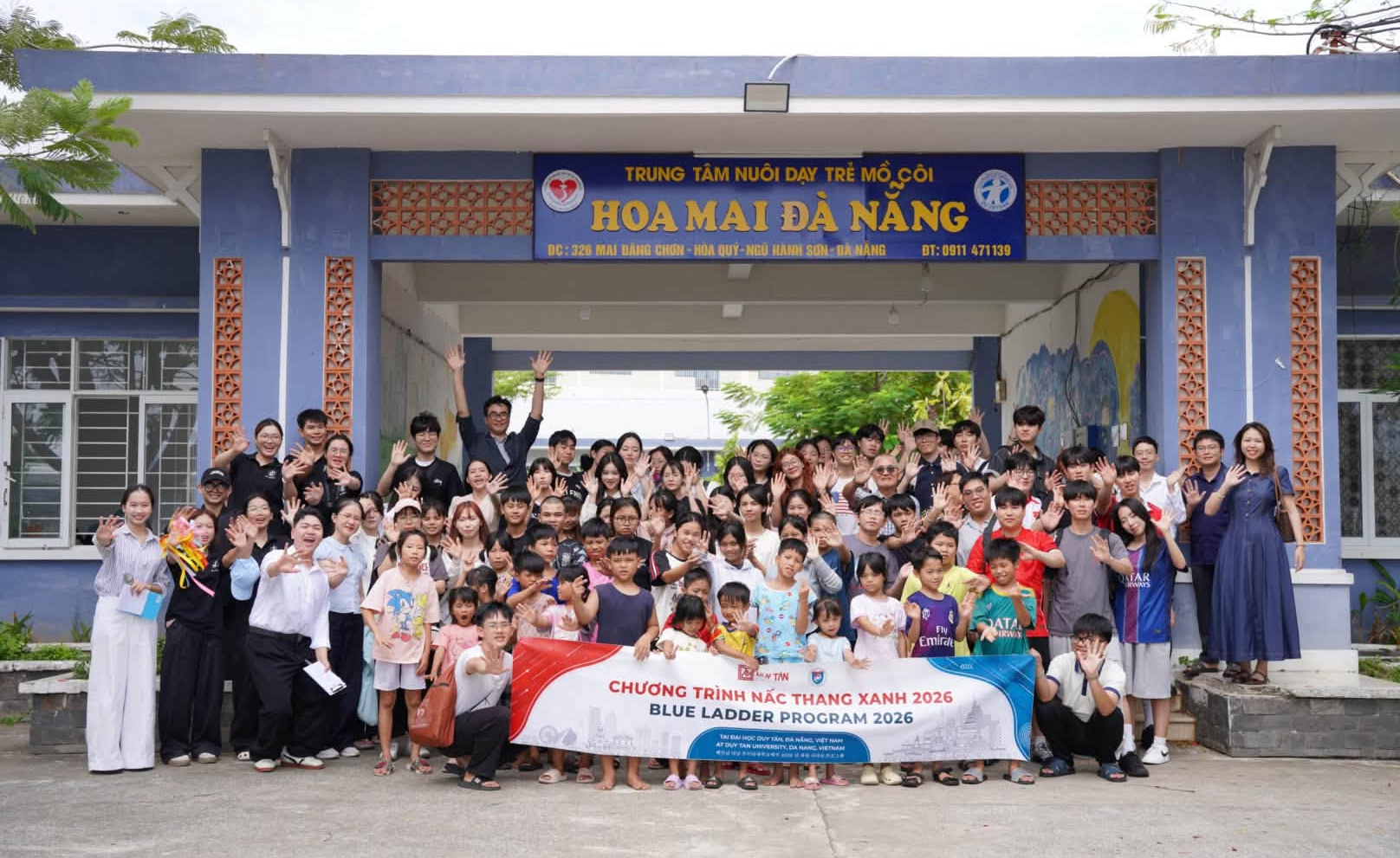  Nấc thang xanh 2026: Sinh viên Đại học Duy Tân và Đại học Sun Moon lan tỏa yêu thương tại Trung tâm Hoa Mai