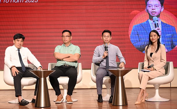 Tân Sinh viên Khoa KHXH-NV hào hứng với Talkshow "Power of Communication - Truyền thông - Sức mạnh Kết nối Thế giới"