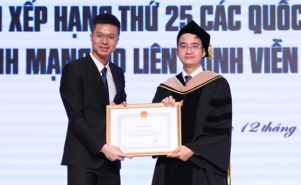 Đại học Duy Tân nhận bằng khen của Bộ Thông tin và truyền thông