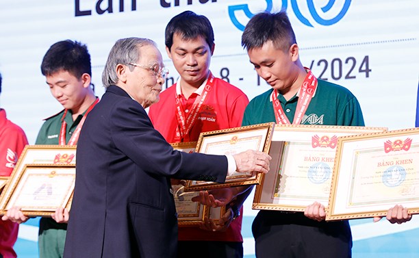 11 thí sinh đạt giải đặc biệt thi Olympic toán học