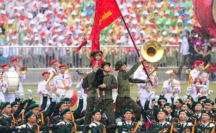 奠边府大捷70周年纪念典礼隆重举行（MISS BICH PHUONG）