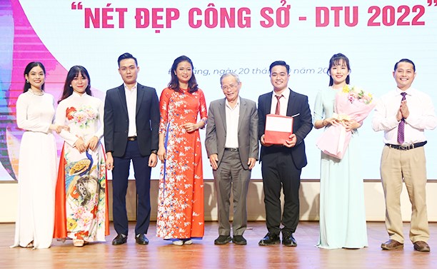 Trình diễn Thời trang “Nét đẹp Công sở - DTU 2022” ngày Phụ nữ Việt Nam