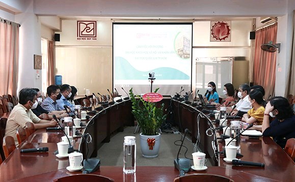 Trường Đại học Khoa học Xã hội và Nhân văn, Tp. Hồ Chí Minh đến thăm và làm việc tại Đại học Duy Tân