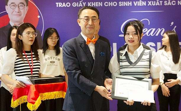 Lễ Trao Học Bổng Dean's List 2024 của Trường Đào tạo Quốc tế