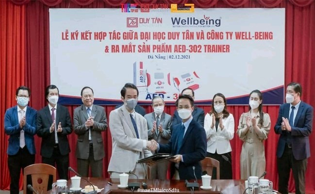 ĐH DUY TÂN RA MẮT THIẾT BỊ HỖ TRỢ TÁI LẬP NHỊP TIM VÀ KÝ KẾT HỢP TÁC CÙNG WELLBEING - TỔ CHỨC THÀNH VIÊN HỘI ĐỒNG AN TOÀN ANH QUỐC