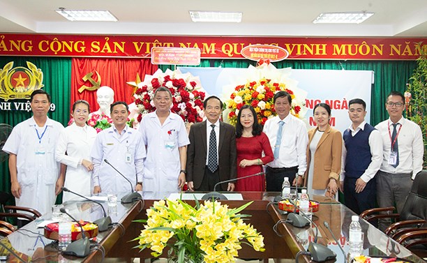 Trường Y Dược - Đại học Duy Tân đến Thăm và Chúc mừng các Y Bác sĩ nhân ngày Thầy thuốc Việt Nam