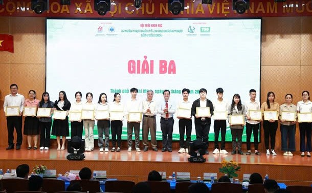 SV ĐH Duy Tân giành giải Ba tại Hội thảo về An toàn Thực phẩm và An ninh Lương thực 2024