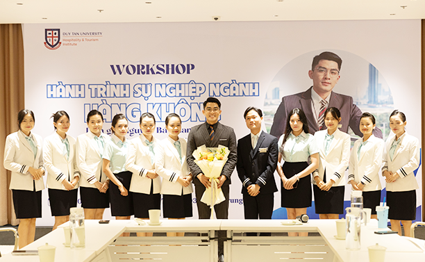 Sinh viên ĐH Duy Tân làm việc tại Emirates Airlines, hãng hàng không hàng đầu thế giới