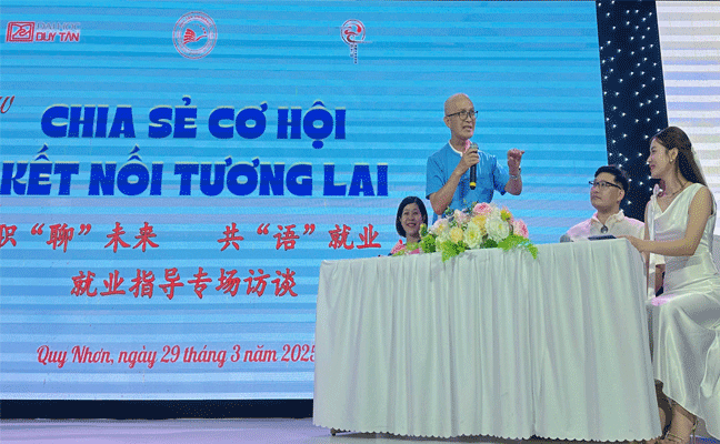Talkshow "Chia sẻ cơ hội - Kết nối tương lai" của Khoa Tiếng Trung