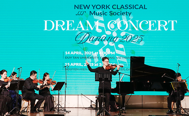 Nghệ sĩ Hàn trong Hiệp hội Âm nhạc Cổ điển New York trình diễn tại ĐH Duy Tân