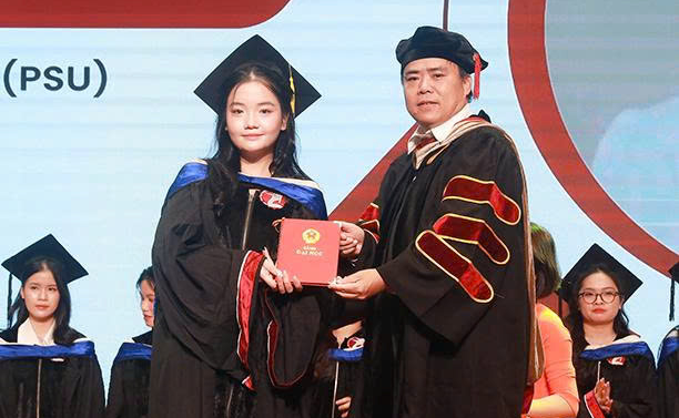 Đại học Duy Tân Tổ chức Lễ Trao Bằng Tốt nghiệp trình độ Đại học năm học 2024 - 2025