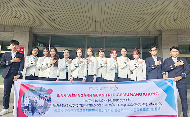 SV ngành hàng không Duy Tân: nhiều cơ hội thực tập, trao đổi