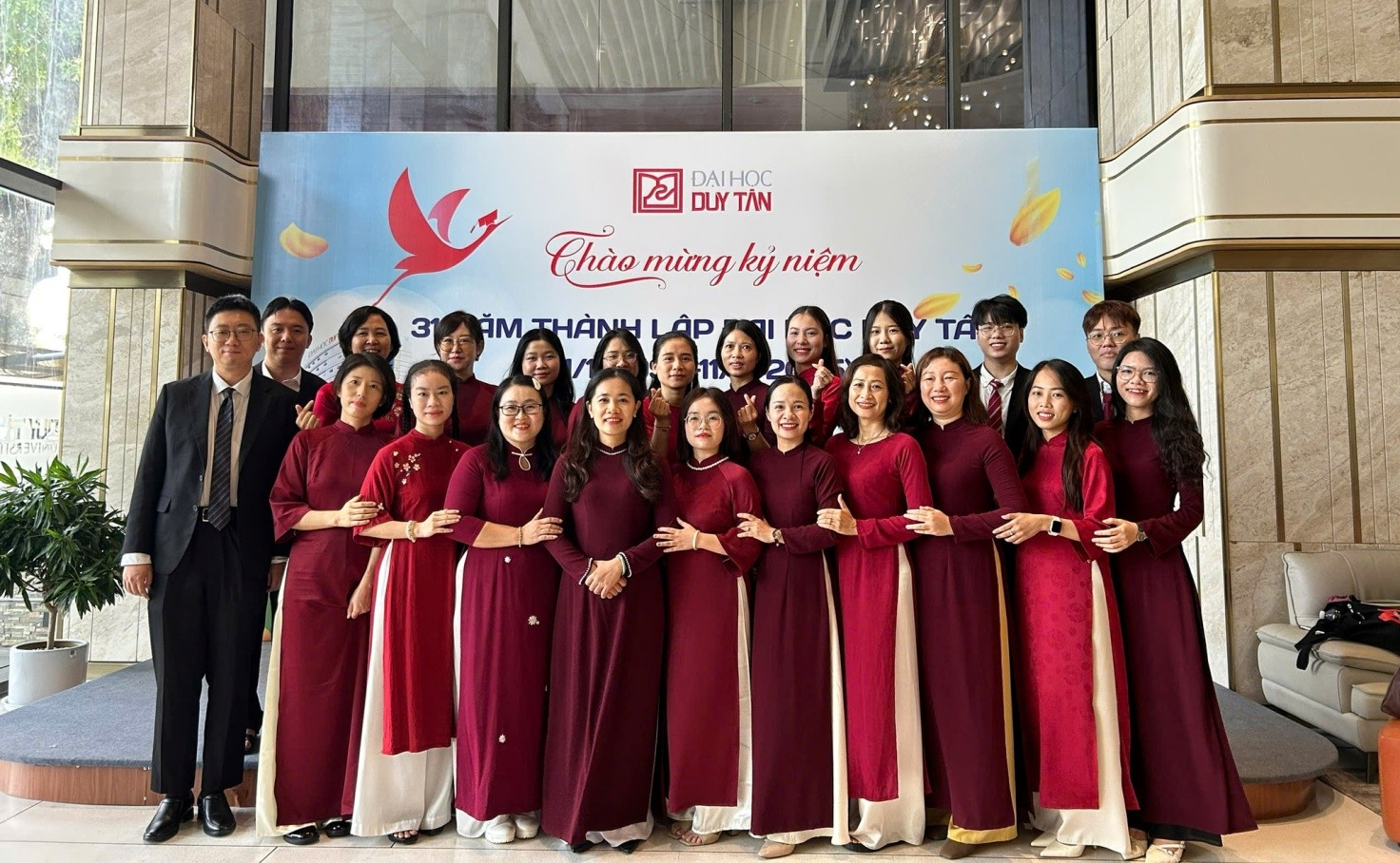 KHOA TIẾNG TRUNG CHÚC MỪNG  KỈ NIỆM 31 NĂM THÀNH LẬP ĐẠI HỌC DUY TÂN