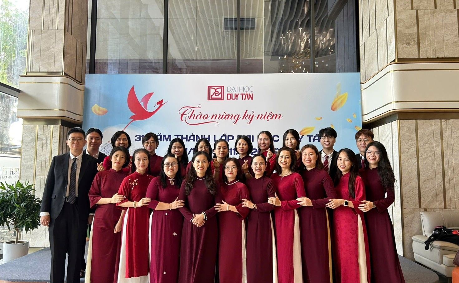 KHOA TIẾNG TRUNG CHÚC MỪNG  KỈ NIỆM 31 NĂM THÀNH LẬP ĐẠI HỌC DUY TÂN