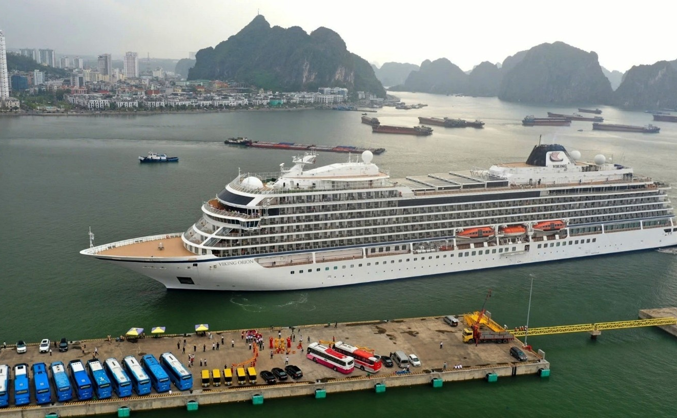 旅游业强劲复苏 (MISS VIET ANH)