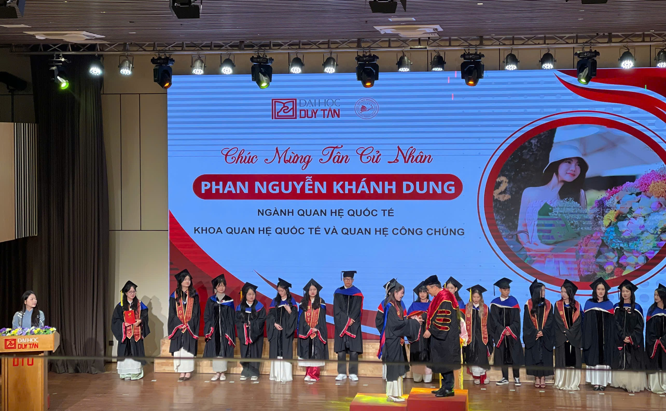 LỄ TỐT NGHIỆP SINH VIÊN KHOA TIẾNG TRUNG TRƯỜNG NGÔN NGỮ & XÃ HỘI NHÂN VĂN – ĐẠI HỌC DUY TÂN