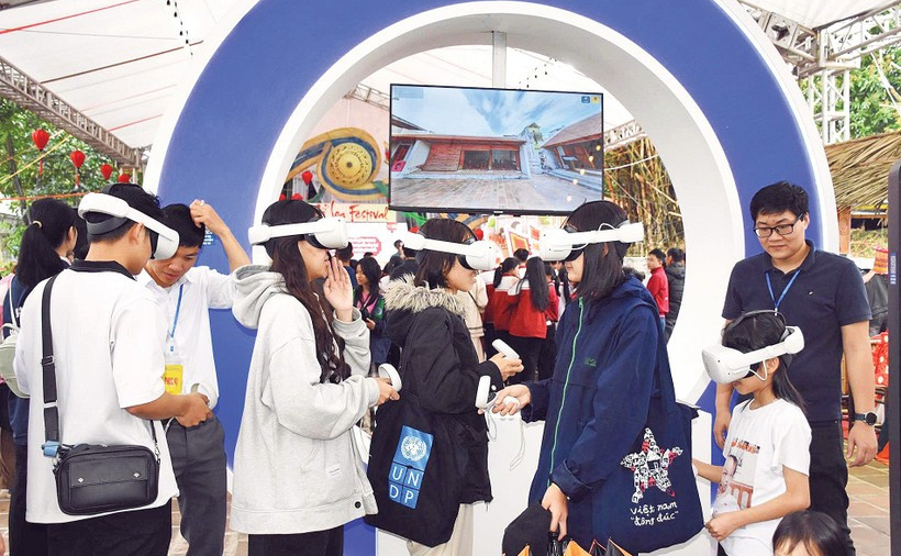 2026年丙午春节庙会：河内市应用数字技术，将传统与现代元素巧妙融合 (MISS THU UYEN)