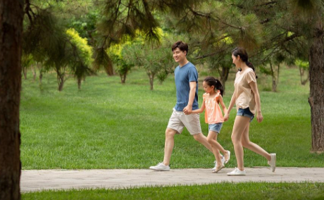 开心时步履轻快是多巴胺在起效 (MISS HOAI THANH)