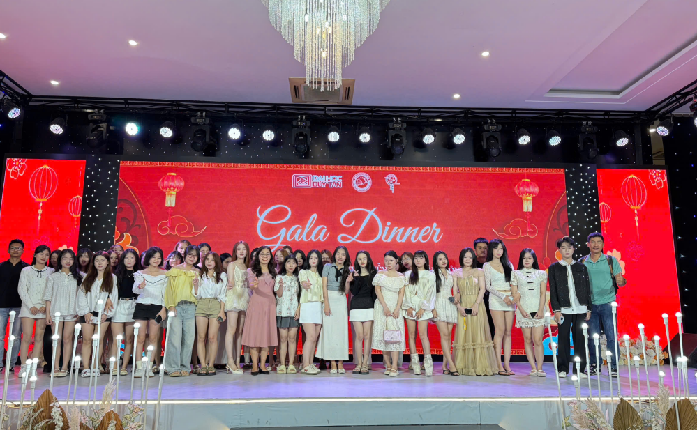 Gắn kết thầy và trò trong đêm Gala Dinner của chuyến thực tập nhận thức