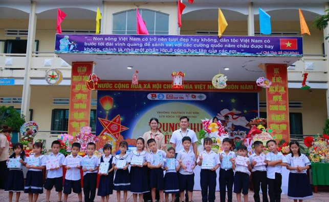 LIÊN CHI ĐOÀN KHOA TIẾNG TRUNG TỔ CHỨC CHƯƠNG TRÌNH “TRUNG THU BÊN EM 2026” (MS. KHANH HUYEN)