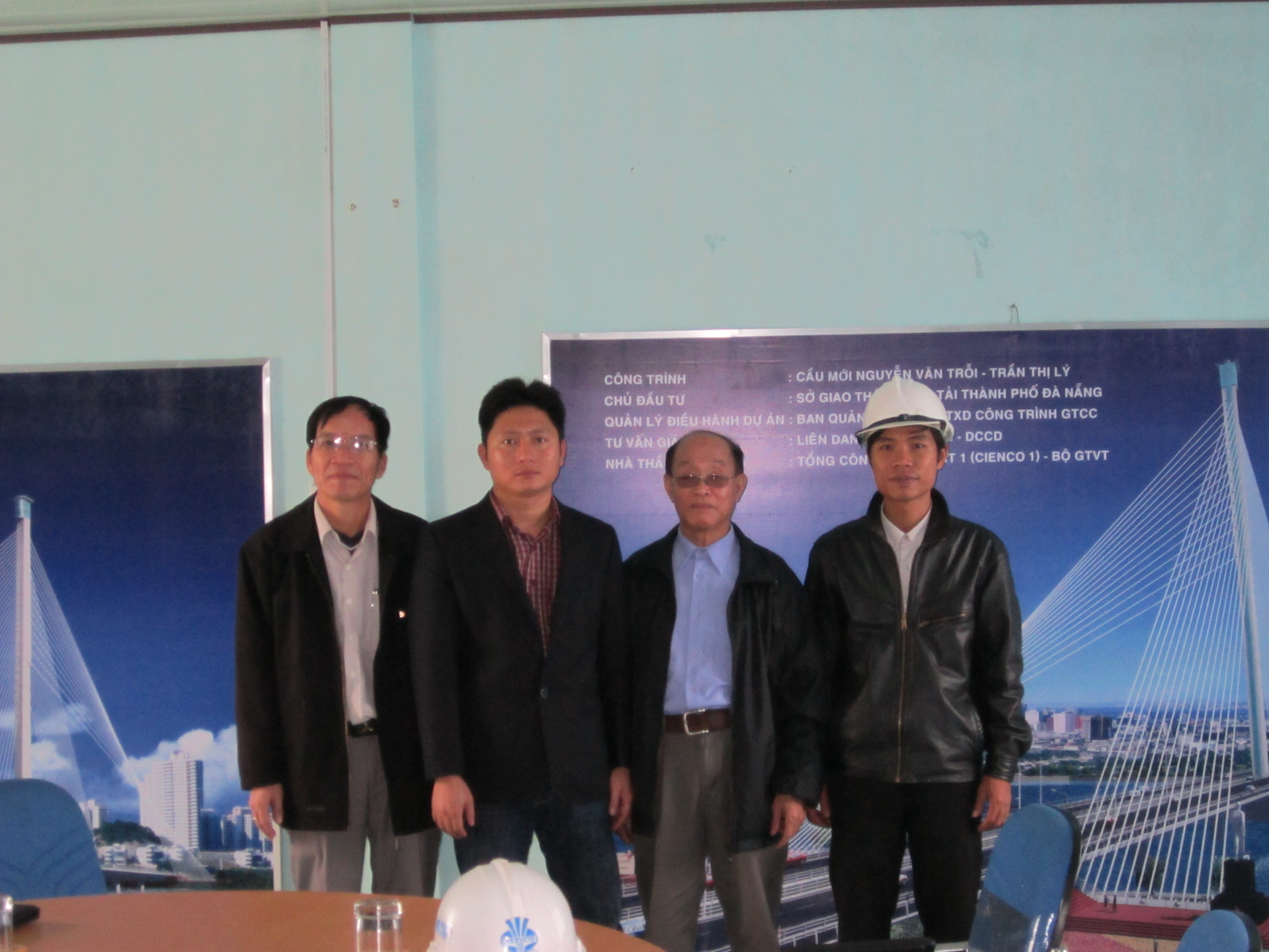 PHÂN TÍCH DAO ĐỘNG CỦA TRỤ CẦU SÔNG HÀN CHỊU VA ĐẬP CỦA TÀU THỦY