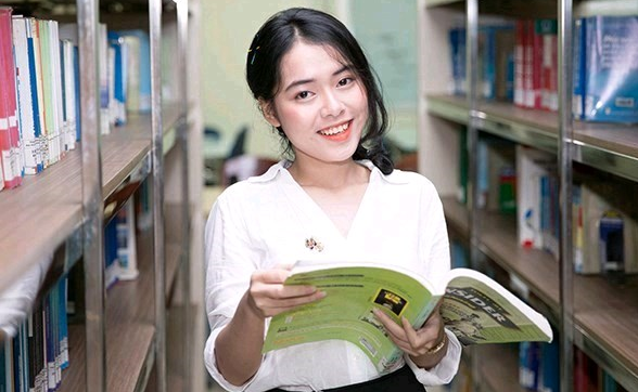 Văn học (chuyên ngành Văn Báo chí)