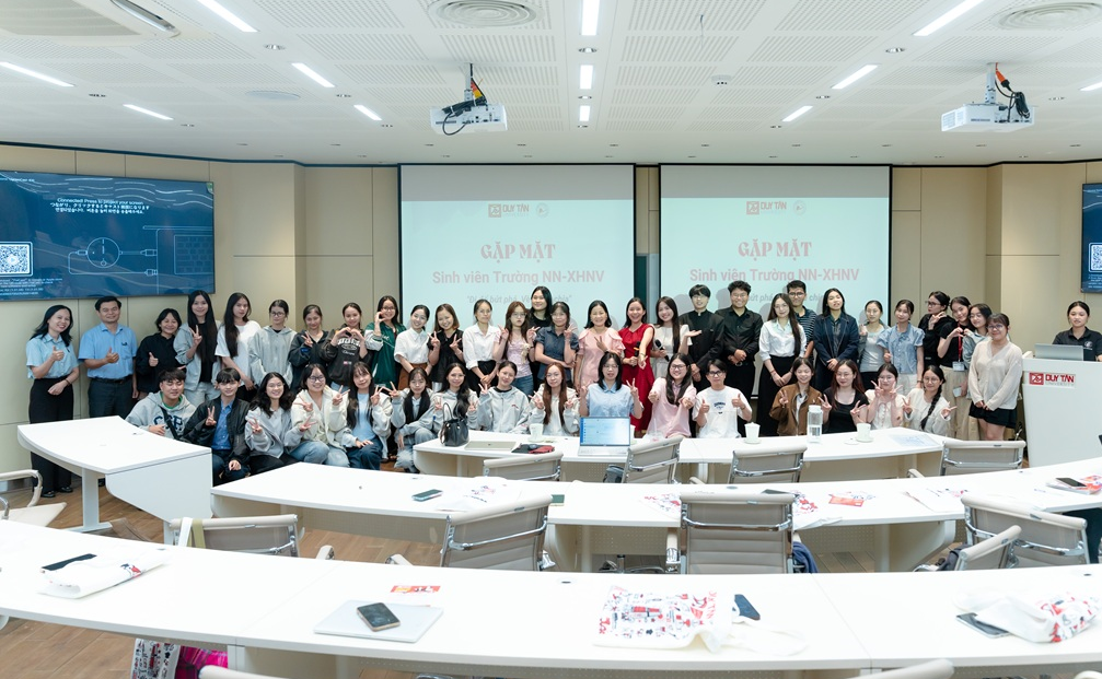 "Depart to Break Through, Return to Share": Launching the Core Alumni Network of LHSS