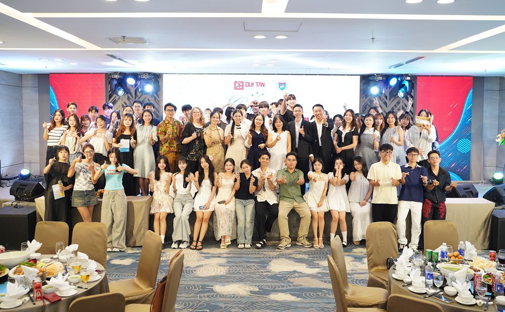 Gala Dinner "Nấc Thang Xanh 2026": Đêm tiệc cảm xúc giữa sinh viên Duy Tân và Sun Moon