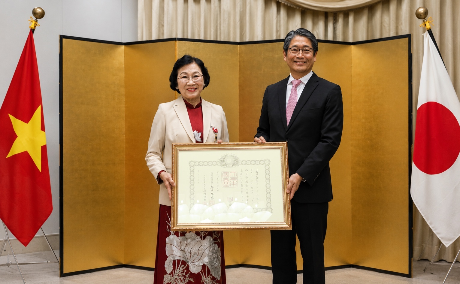 Proud LHSS: Associate Professor Dr. Nguyen Thi Bich Ha Honored by the Japanese Government with the Order of the Rising Sun