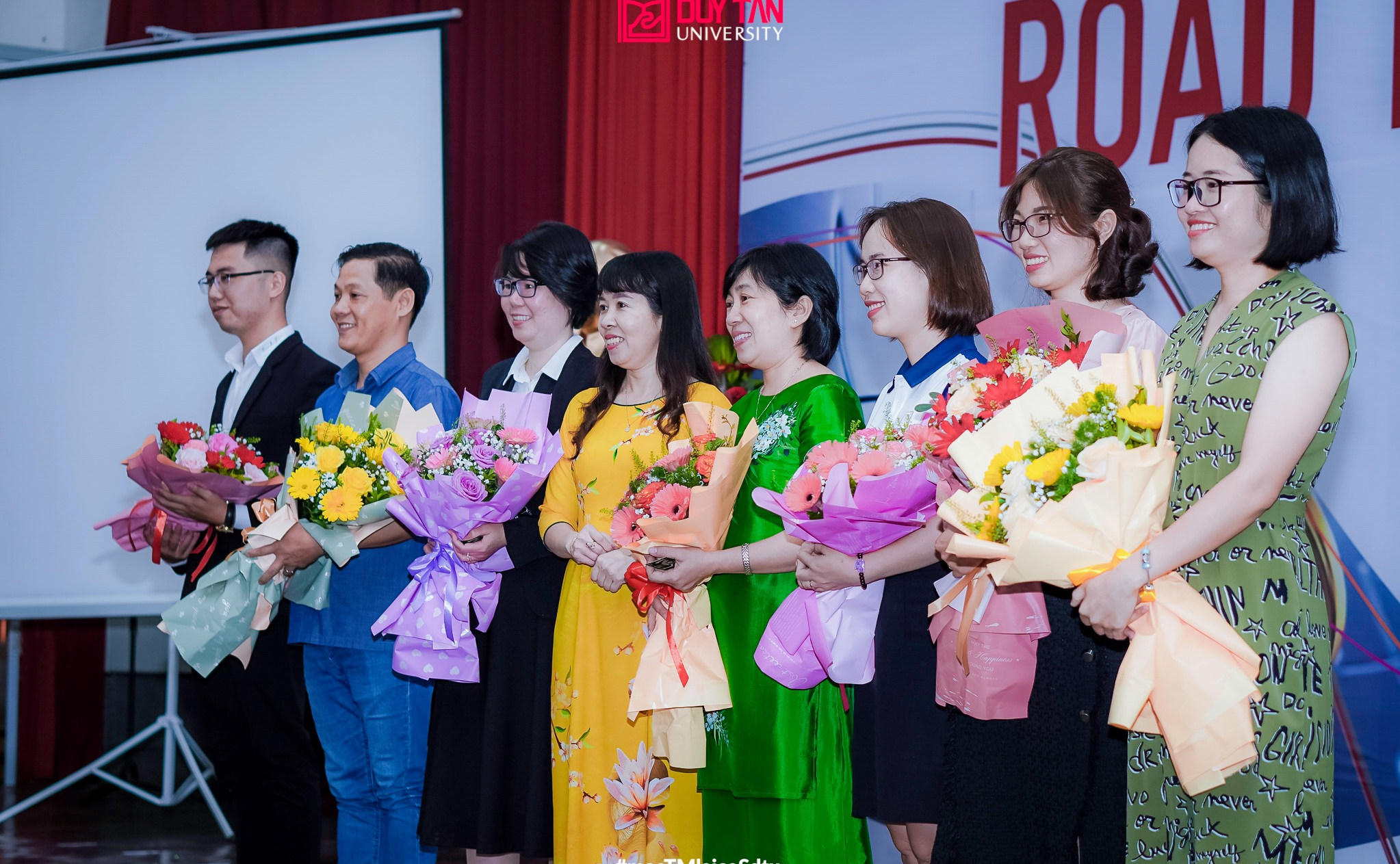 CHƯƠNG TRÌNH GIAO LƯU VỚI DOANH NHÂN "ROAD TO SUCCESS" CỦA KHOA TIẾNG ANH- 24/4/2021